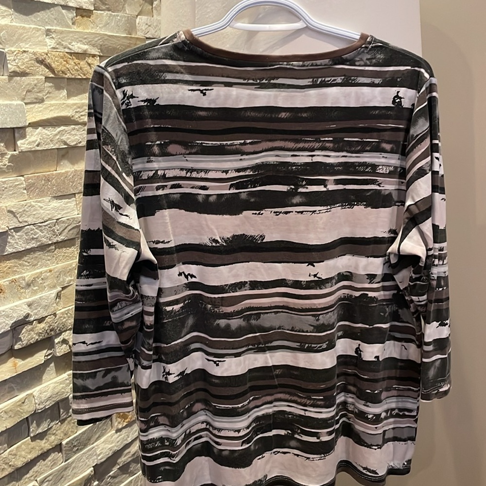 3/4 sleeve top - Picture 4 of 4